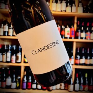 Clandestine Rouge - De Mena
